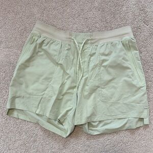 lululemon License to Train Linerless 5" Shorts Pale Green SzL